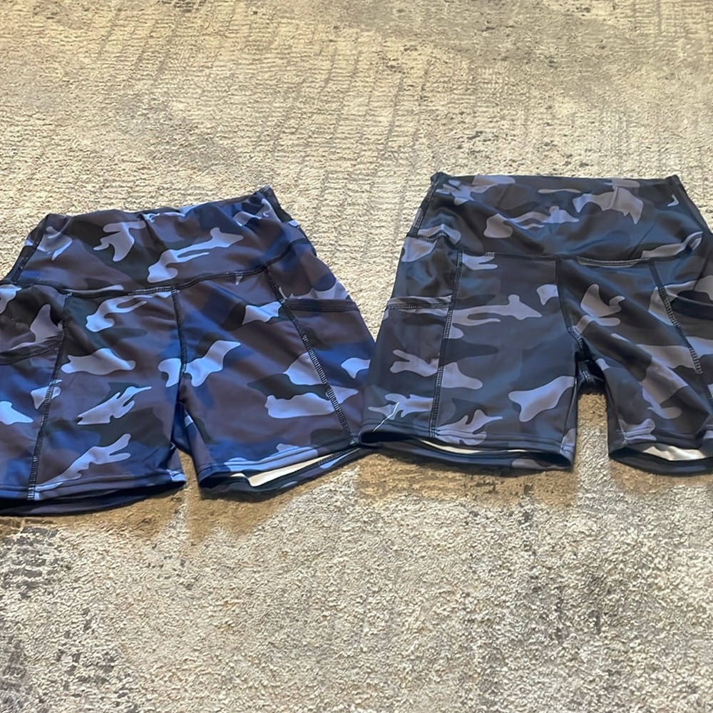 Two pair ladies generic brand Camouflage yoga/workout athletic shorts Sz Small